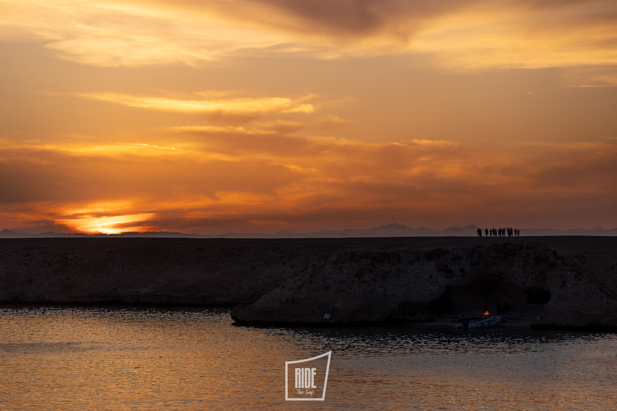 Tramonto sul Mar Rosso visto dallo yacht durante il kite safari a El Gouna con Positive Kite School
